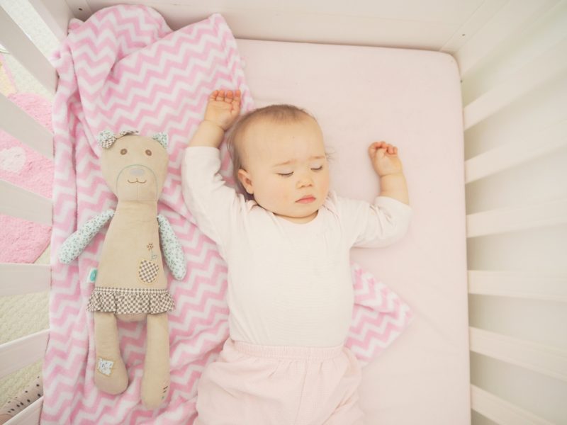 myhummy bear sleeping baby cot